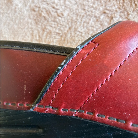 Dansko Professional XP 2.0 Cordovan Leather Clogs
Size 8 (38) - Picture 8 of 9